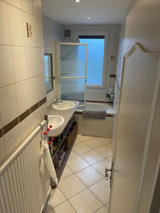 Appartement Entier Climatise - Parking Prive Saint-Martin-dʼHères Екстериор снимка